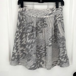 Banana Republic Heritage silk gray Flounce pleated patterned skirt